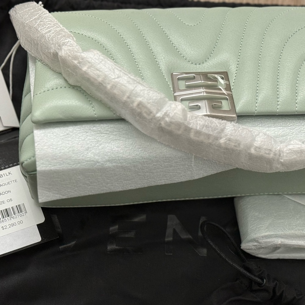 ✨ Givenchy 4G Soft Baguette – Celadon – BRAND NEW – Full Set + Cardholder ✨ - Picture 3 of 9